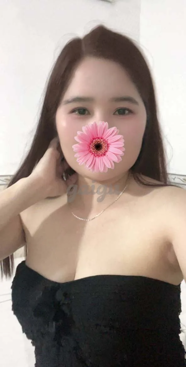 Ngọc Ánh - Ngực săn chắc, chuẩn body.