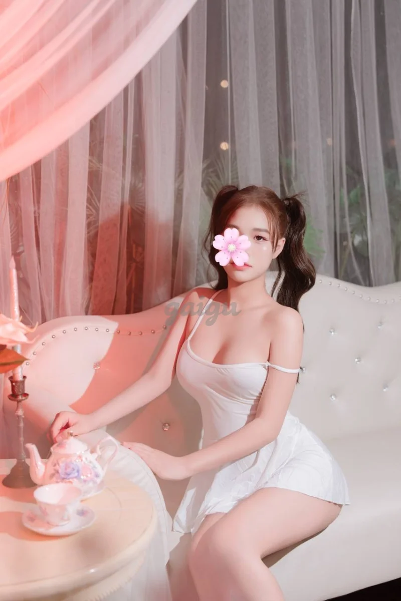anh thư- nhỏ nhắn xinh gái nonto