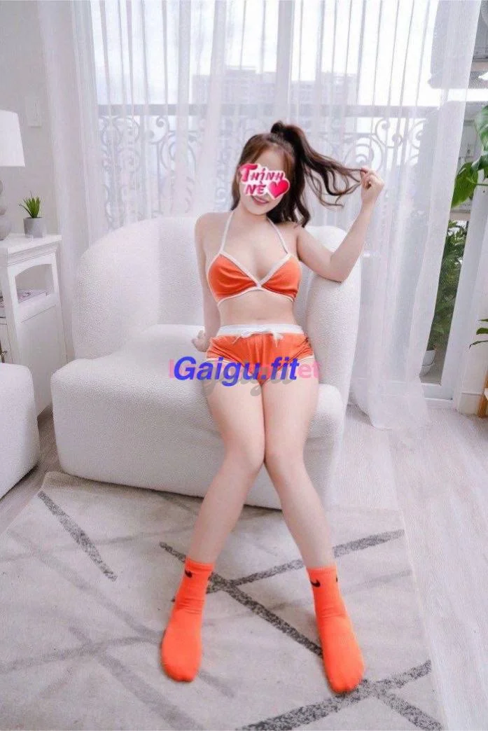 HẢI YẾN - GÁI XINH, NGOAN LÀM TÌNH BAO PHÊ