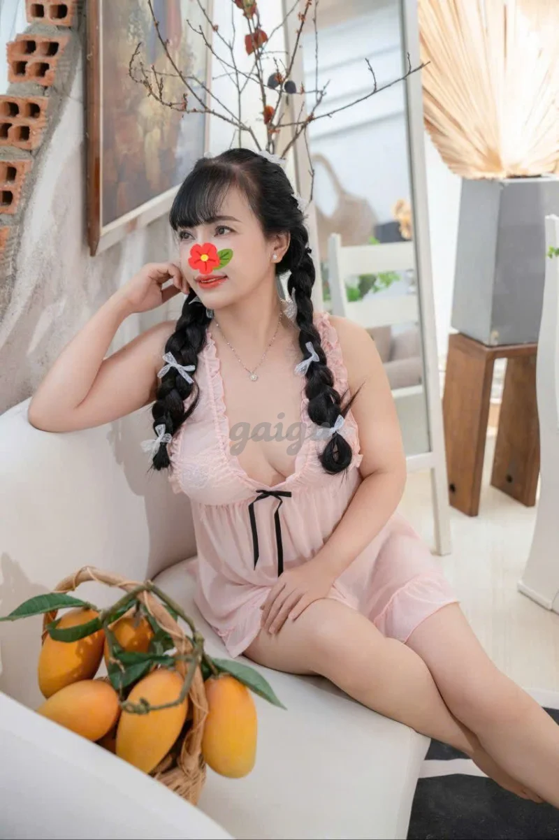 HÀ PHƯƠNG - HÔN HÍT BÚ LIẾM LÀM TÌNH CỰC PHÊ – EM HÀNG NGOAN TÌNH CẢM CHIỀU KHÁCH HẾT MÌNH