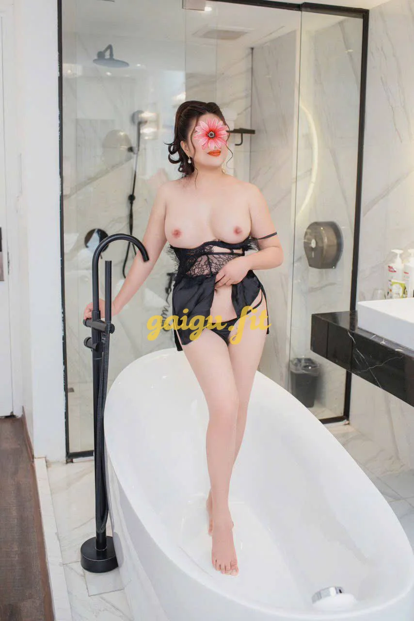 THƯ KỲ _ VÚ BỰ _ MÔNG TO _ BODY NGON _ LÀM TÌNH GIỎI _ HÀNG CỰC DÂM VÀ CHIỀU KHÁCH