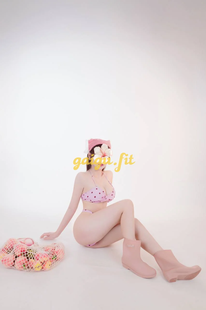Bé xoài em xinh tươi ngoan chiều khách