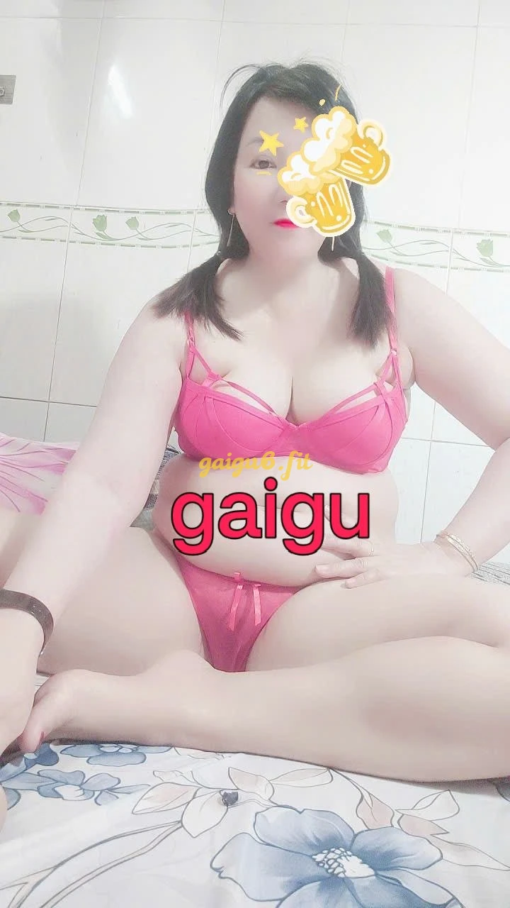Mai hồng thích bú cặc