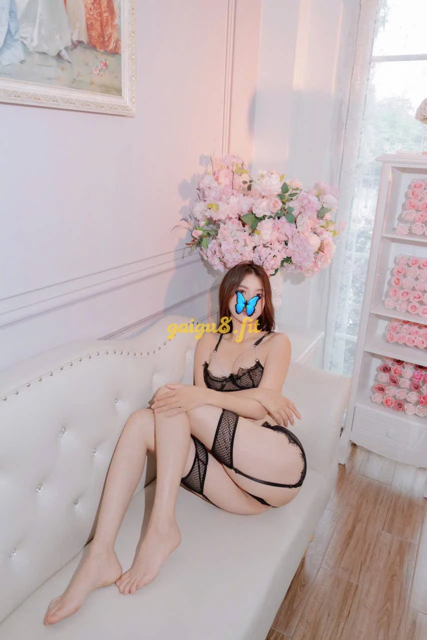 TRÂM ANH _ Gái xinh chiều khách, body gợi cảm