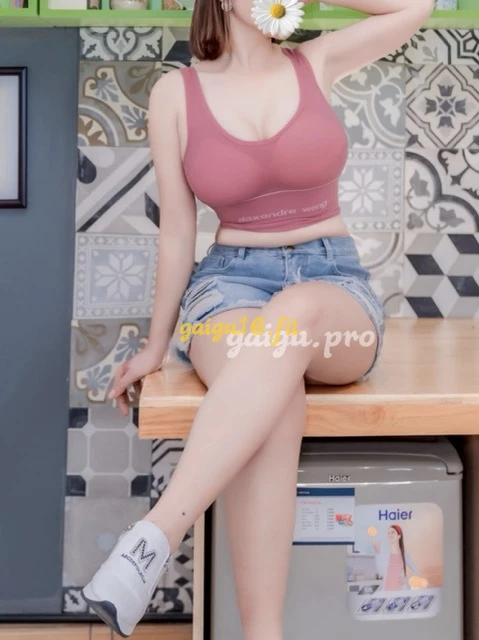 BẢO NGÂN - GÁI MIỀN TÂY VÚ TO MÔNG KHỦNG SERVICE Đ