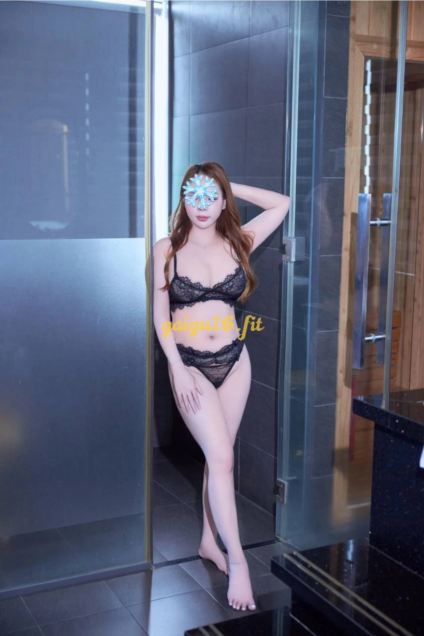 HOT TITI EM GÁI NGOAN HIỀN ,CHIỀU KHÁCH, DỄ THƯƠNG
