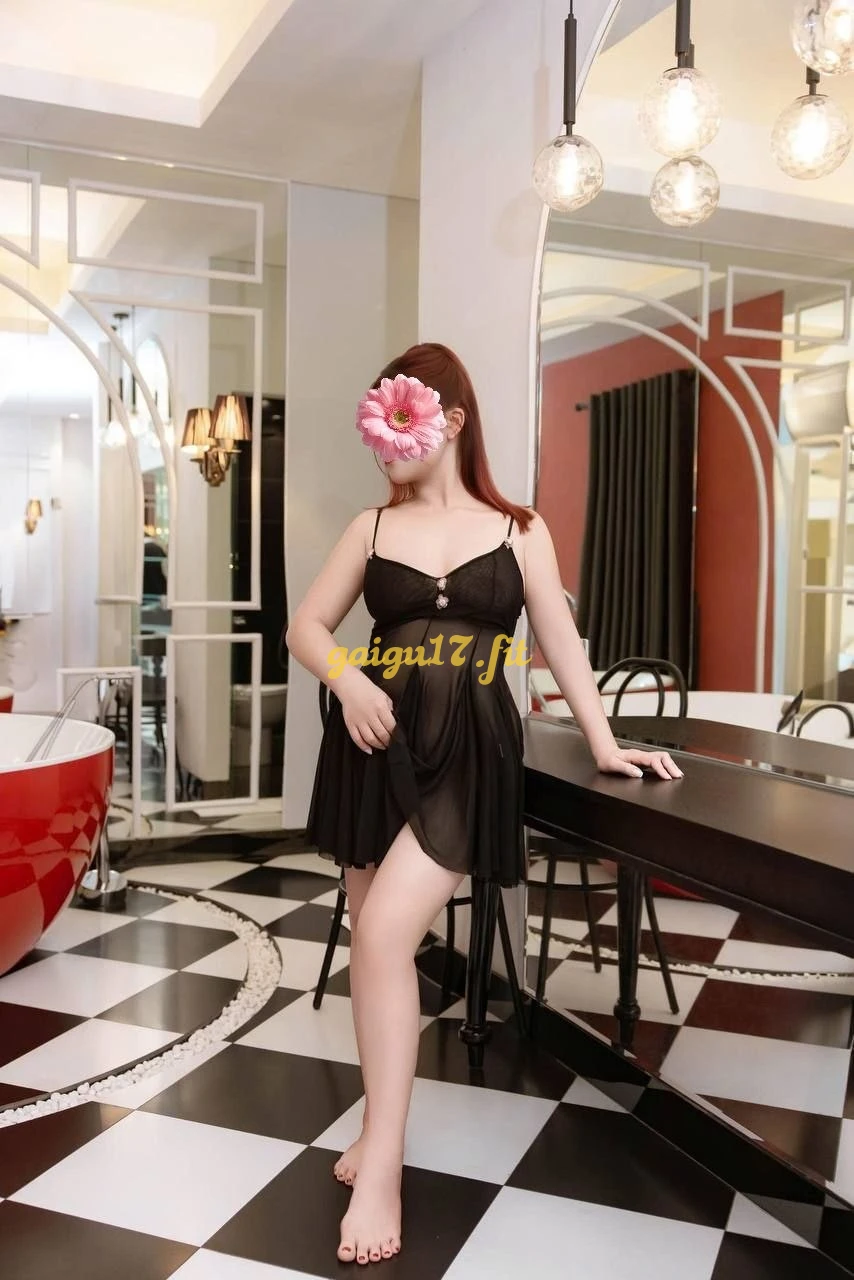 Quỳnh My - Em Gái Siêu Dâm, Vú Bím Cực Đẹp, Lần Đầu Đi Làm