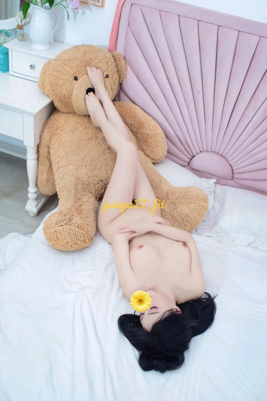 Linh Nhi:Thiếu nữ Sexy - Dáng xinh Ngực đẹp ,da trắng cực xinh