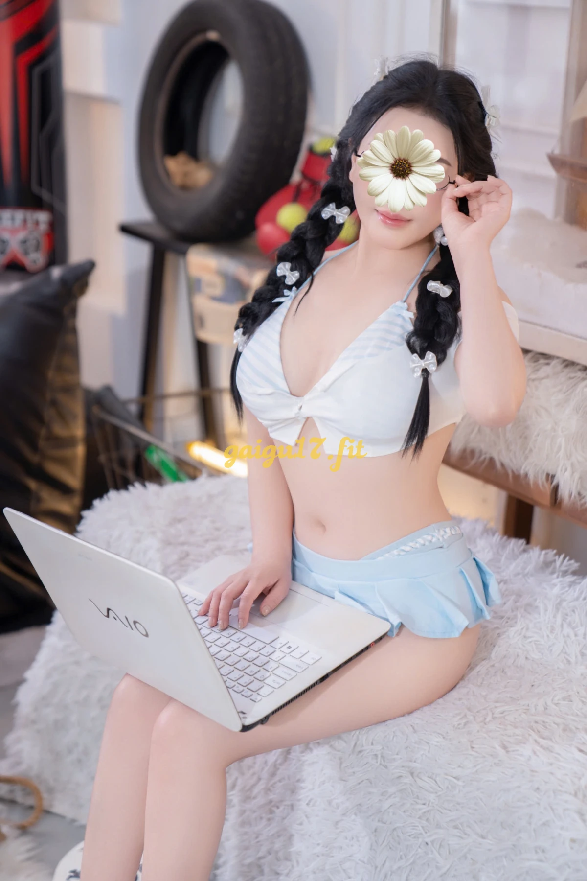 LY LY - CÔ NÀNG NHÍ NHẢNH HỒN NHIÊN CỰC DÂM
