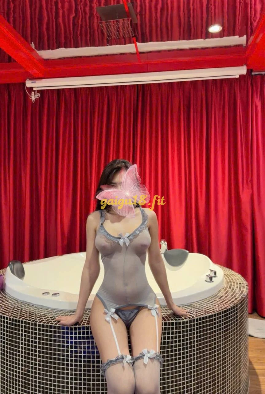 HOTGIRL BÉ LUXY XINH XẮN SIÊU PHẨM ĐẴNG CẤP LÀM TÌNH VỚI TƯ THẾ ĐỘC ĐÁO CHIỀU KHÁCH