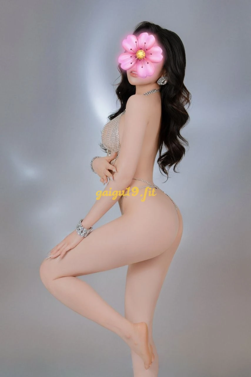 Thùy Linh - Cô Bé Mẫu Ảnh Siêu Phẩm Body Nuột Nà Bóng Loáng