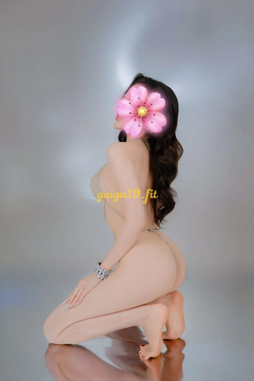 Thùy Linh - Cô Bé Mẫu Ảnh Siêu Phẩm Body Nuột Nà Bóng Loáng