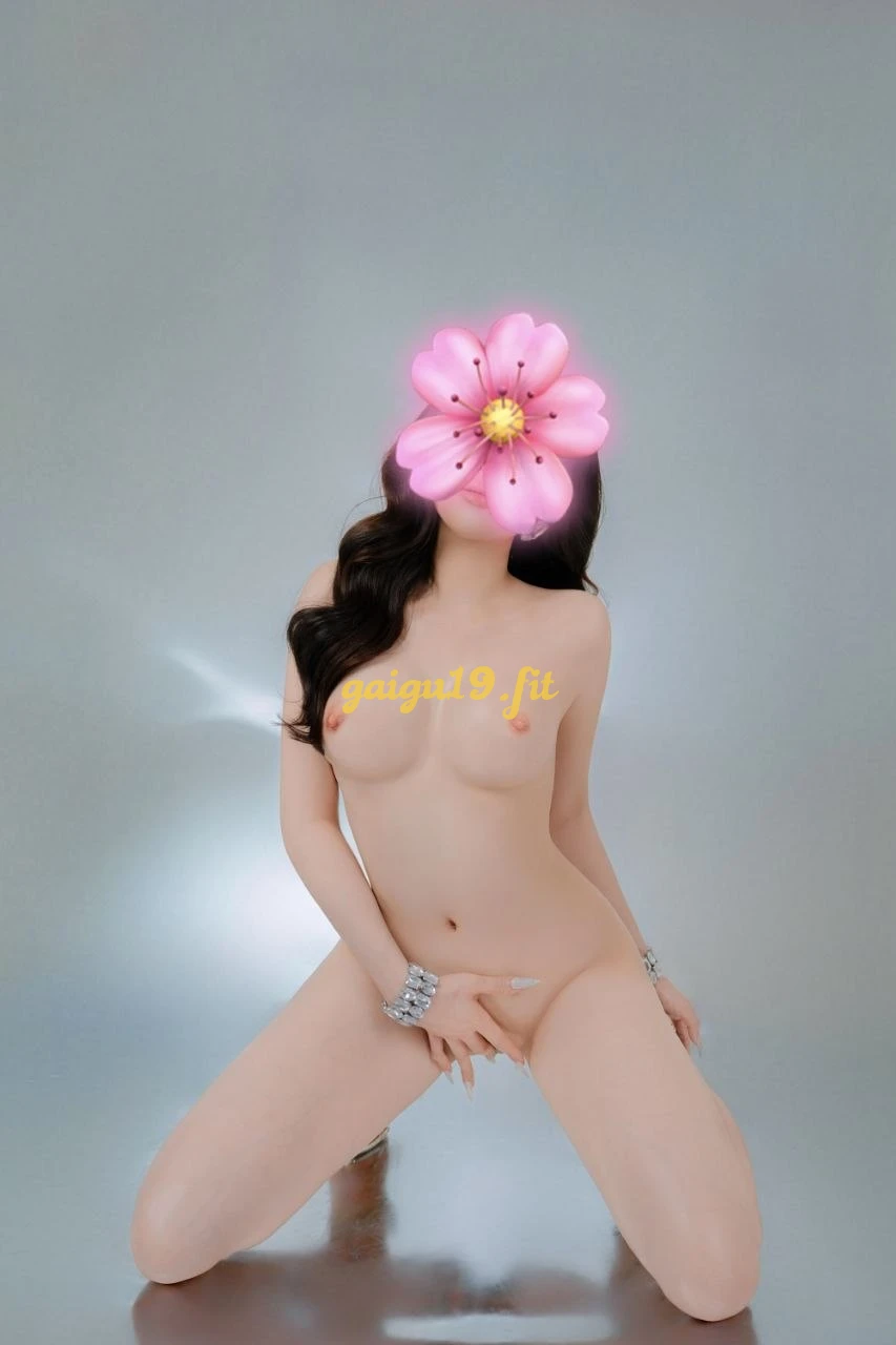 Thùy Linh - Cô Bé Mẫu Ảnh Siêu Phẩm Body Nuột Nà Bóng Loáng