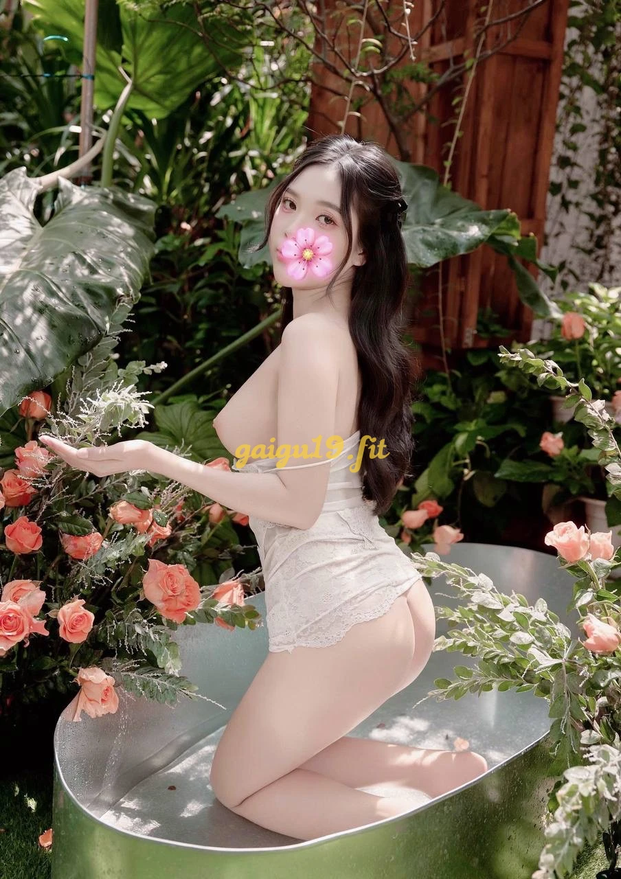 NEW THUỲ TIÊN GIRL DÁNG CAO ,VÚ NGON, MÔNG CONG CHUẨN HOT GIRL