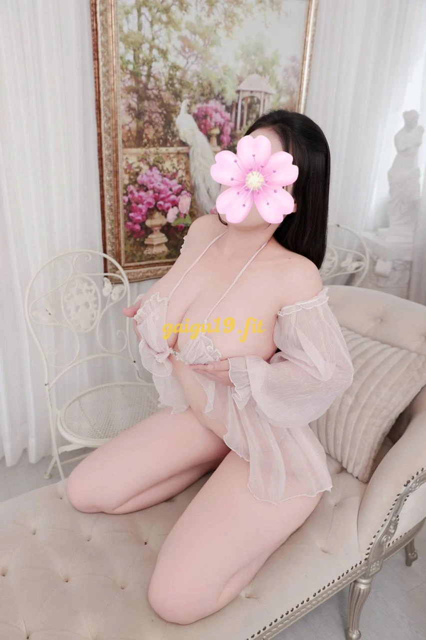 Tiểu Hy- Em gái mũm mĩm dễ thương- chiều khách hết mình