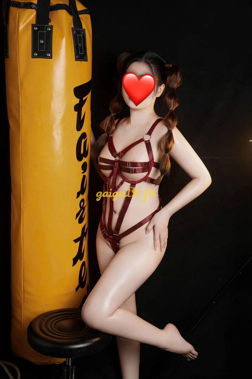 Thuỳ Linh Gợi Cảm Trẻ Trung Nhiệt Tình