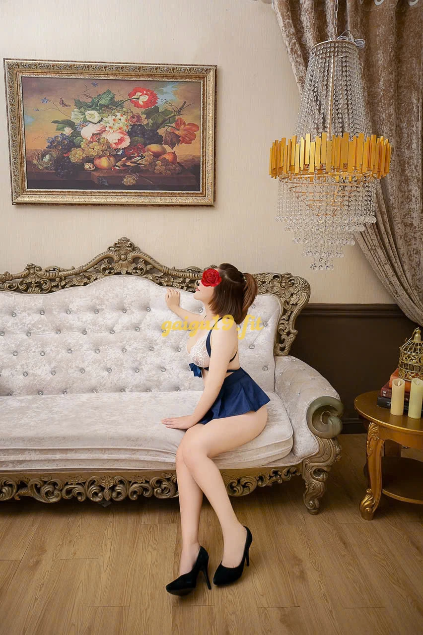 HƯƠNG - XINH DÂM VÚ TO - LÀM TÌNH BAO PHÊ